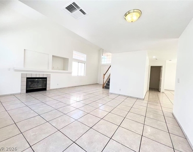 8284 W Rochelle Avenue - Photo Thumbnail 8