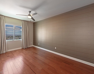 150 Las Vegas Boulevard - Photo Thumbnail 12