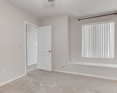 9325 W Desert Inn Road - Photo Thumbnail 16