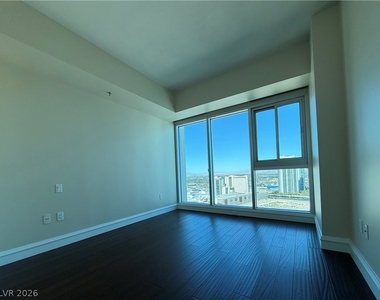 2700 Las Vegas Boulevard - Photo Thumbnail 6
