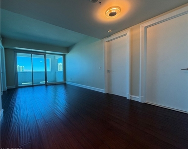 2700 Las Vegas Boulevard - Photo Thumbnail 5