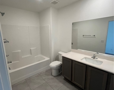 3610 Tripoli Cove Avenue - Photo Thumbnail 12