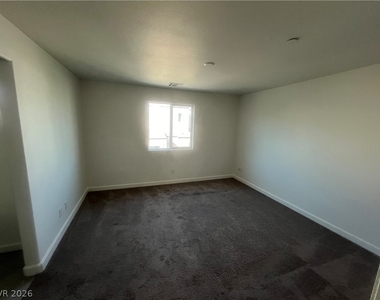 3610 Tripoli Cove Avenue - Photo Thumbnail 13