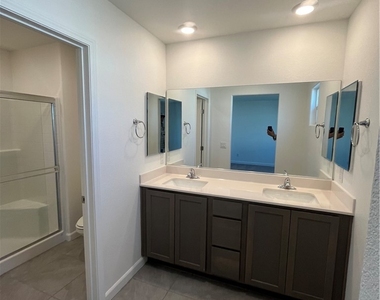 3610 Tripoli Cove Avenue - Photo Thumbnail 11