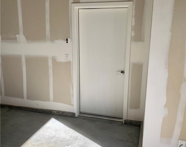 11238 Essence Point Avenue - Photo Thumbnail 41
