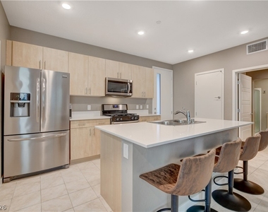 11238 Essence Point Avenue - Photo Thumbnail 22
