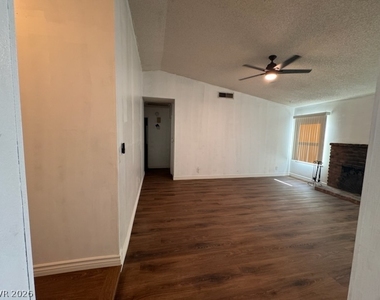 3001 King Midas Way - Photo Thumbnail 8
