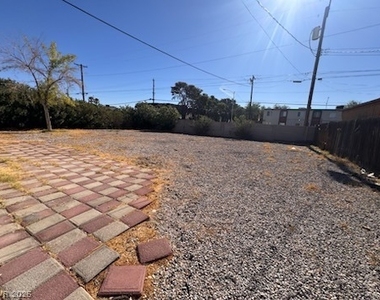 3001 King Midas Way - Photo Thumbnail 16