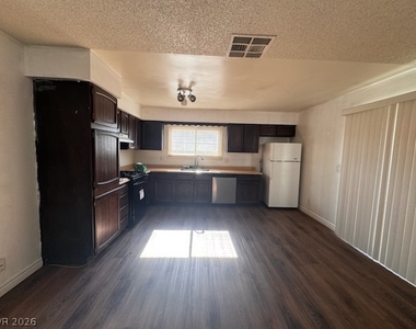 3001 King Midas Way - Photo Thumbnail 6