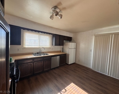 3001 King Midas Way - Photo Thumbnail 7