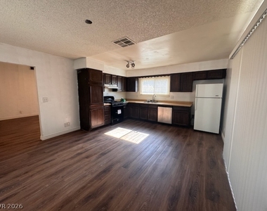 3001 King Midas Way - Photo Thumbnail 5