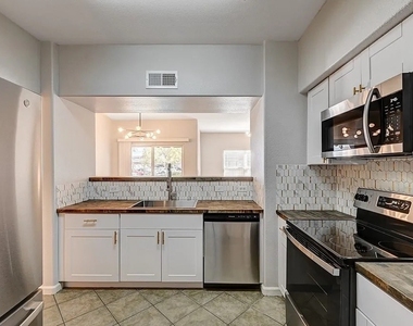 7255 W Sunset Road - Photo Thumbnail 2