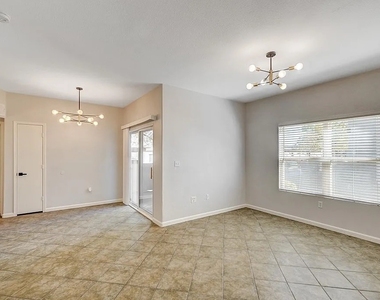 7255 W Sunset Road - Photo Thumbnail 4