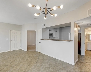 7255 W Sunset Road - Photo Thumbnail 3