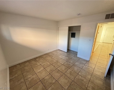 5132 Pebble Beach Boulevard - Photo Thumbnail 11