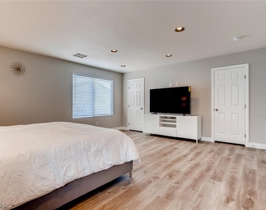 6675 Ironbound Bay - Photo Thumbnail 15