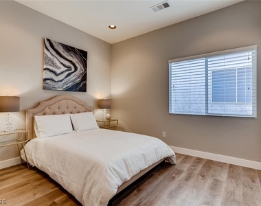 6675 Ironbound Bay - Photo Thumbnail 17