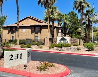 231 W Horizon Ridge Parkway - Photo Thumbnail 18