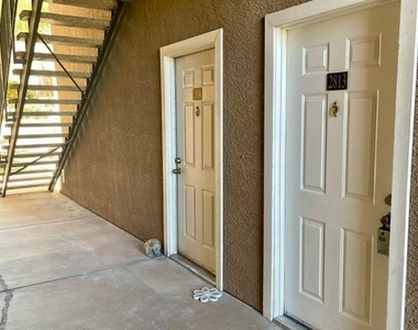 231 W Horizon Ridge Parkway - Photo Thumbnail 2