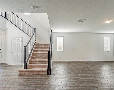 3159 Hazy Hills Avenue - Photo Thumbnail 2