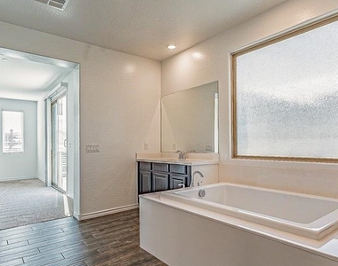 3159 Hazy Hills Avenue - Photo Thumbnail 6