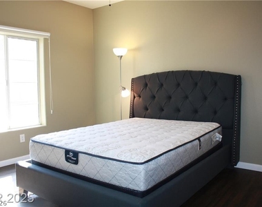 7660 W Eldorado Lane - Photo Thumbnail 12