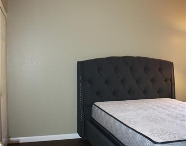 7660 W Eldorado Lane - Photo Thumbnail 23