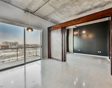 900 Las Vegas Boulevard - Photo Thumbnail 3