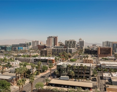 900 Las Vegas Boulevard - Photo Thumbnail 40