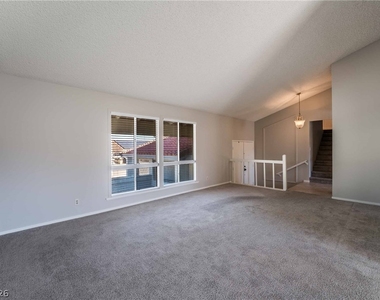 8705 Isola Drive - Photo Thumbnail 5