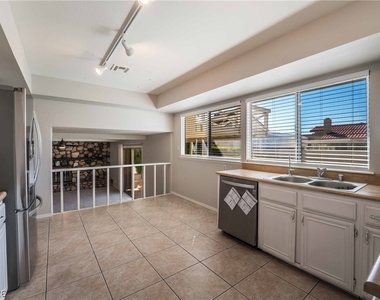 8705 Isola Drive - Photo Thumbnail 7