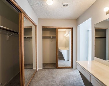 8705 Isola Drive - Photo Thumbnail 17