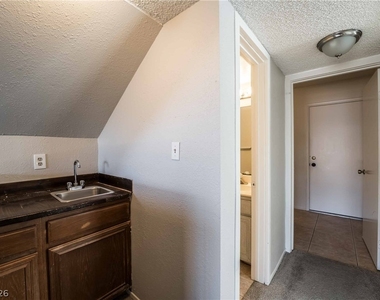 8705 Isola Drive - Photo Thumbnail 11