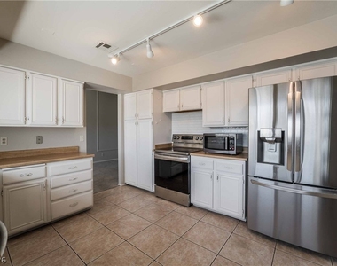 8705 Isola Drive - Photo Thumbnail 8