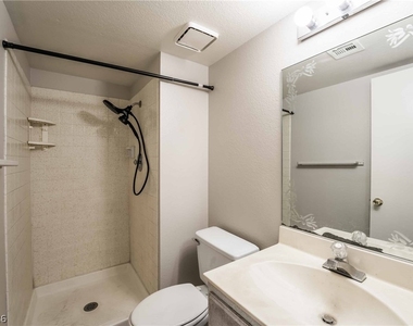 8705 Isola Drive - Photo Thumbnail 12