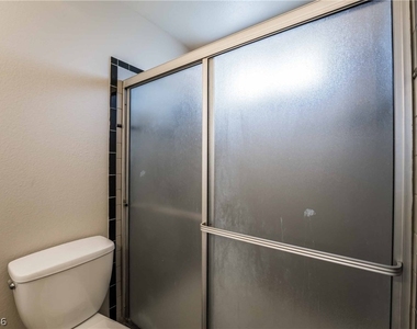 8705 Isola Drive - Photo Thumbnail 16