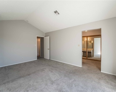 8705 Isola Drive - Photo Thumbnail 14
