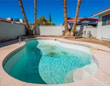 8705 Isola Drive - Photo Thumbnail 25