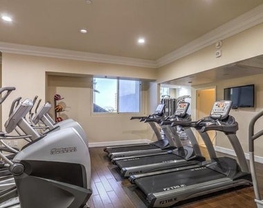 2747 Paradise Road - Photo Thumbnail 22