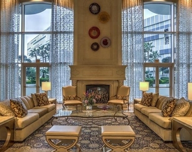 2747 Paradise Road - Photo Thumbnail 3