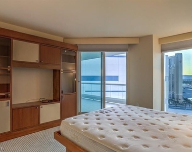 2747 Paradise Road - Photo Thumbnail 13