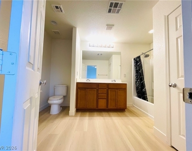 9206 Valley Betica Avenue - Photo Thumbnail 19