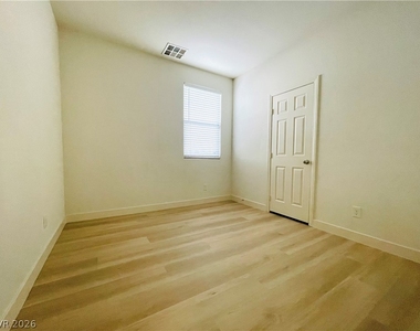 9206 Valley Betica Avenue - Photo Thumbnail 1