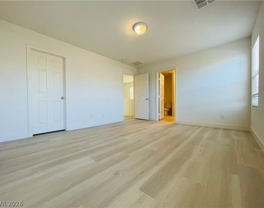 9206 Valley Betica Avenue - Photo Thumbnail 16