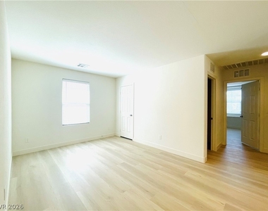 9206 Valley Betica Avenue - Photo Thumbnail 13