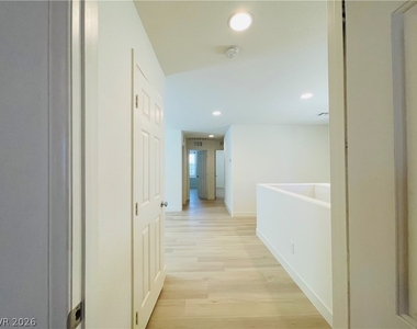9206 Valley Betica Avenue - Photo Thumbnail 18