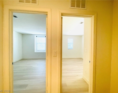 9206 Valley Betica Avenue - Photo Thumbnail 8