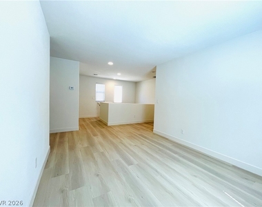 9206 Valley Betica Avenue - Photo Thumbnail 14