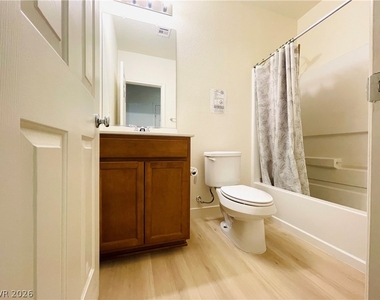 9206 Valley Betica Avenue - Photo Thumbnail 2