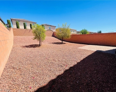 9206 Valley Betica Avenue - Photo Thumbnail 21